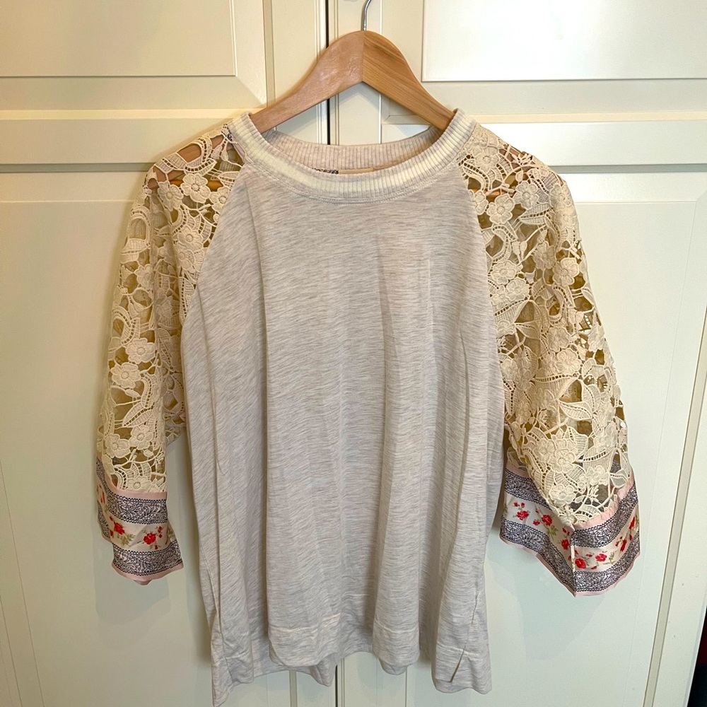 Lace sleeve casual top